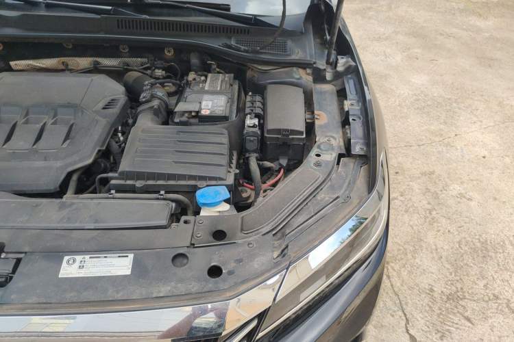 Used Volkswagen Passat 2021 330TSI Luxury Edition Engine Bay Left