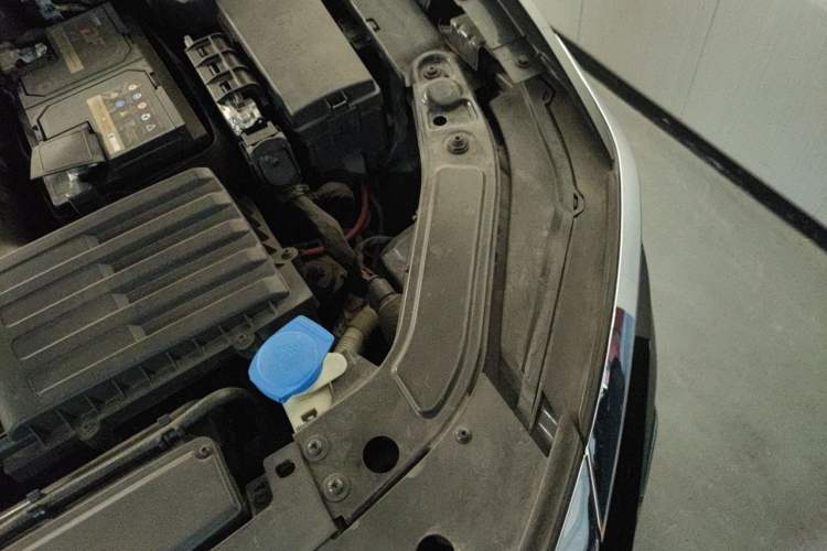 Used Volkswagen Passat 2021 330TSI Luxury Edition Engine Bay Left
