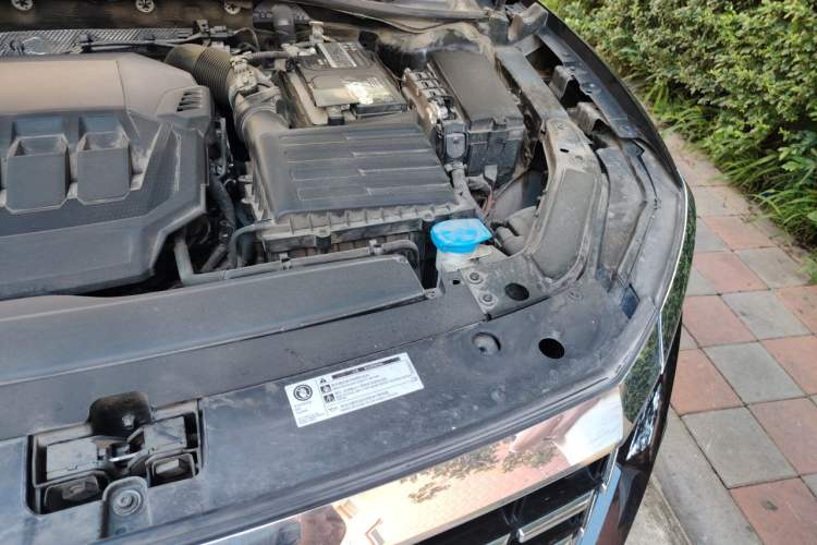 Used Volkswagen Passat 2021 330TSI Luxury Edition Engine Bay Left