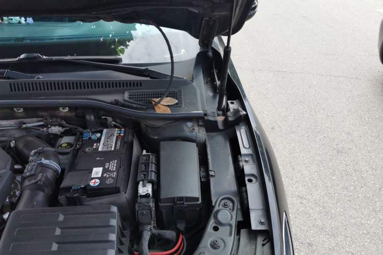 Used Volkswagen Passat 2021 330TSI Luxury Edition Engine Bay Left