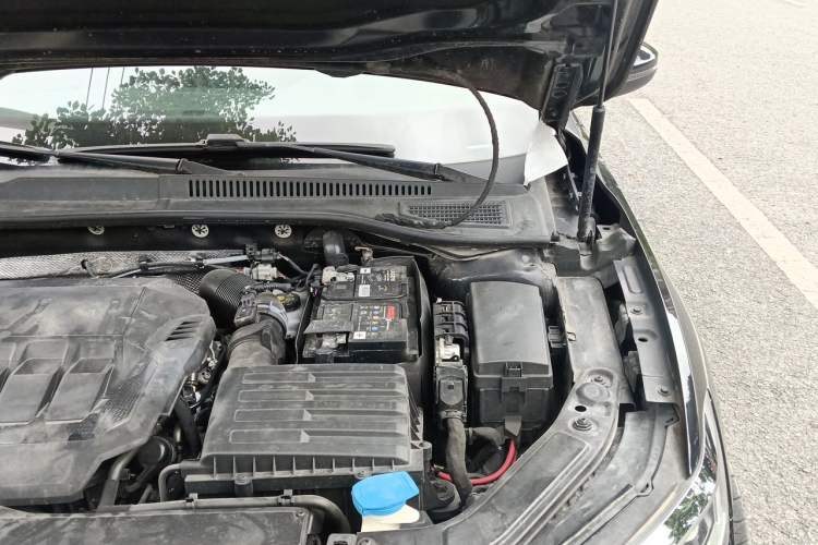 Used Volkswagen Passat 2021 330TSI Luxury Edition Engine Bay Left