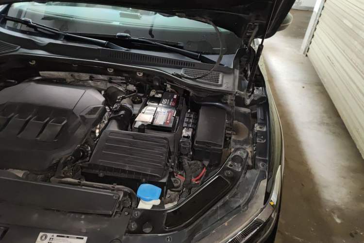 Used Volkswagen Passat 2021 330TSI Luxury Edition Engine Bay Left