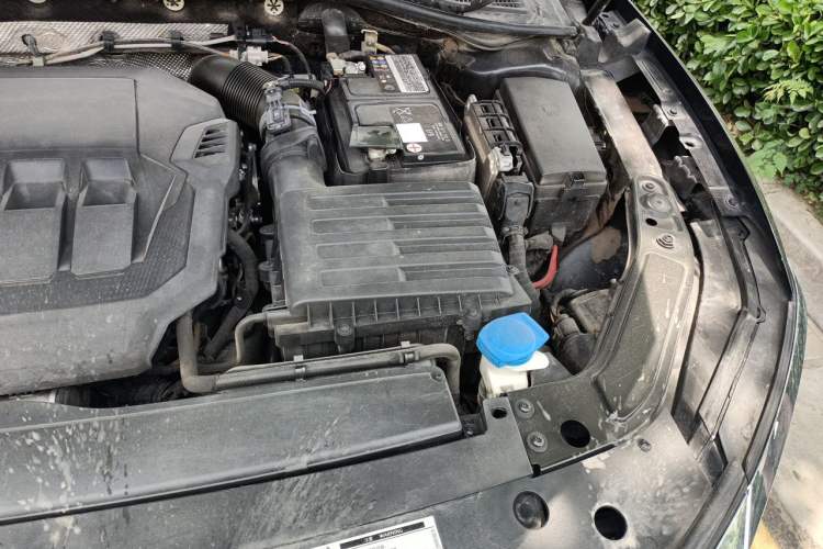 Used Volkswagen Passat 2021 330TSI Luxury Edition Engine Bay Left