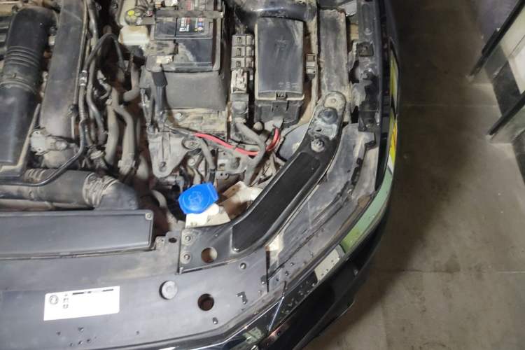 Used Volkswagen Passat  Engine Bay Left