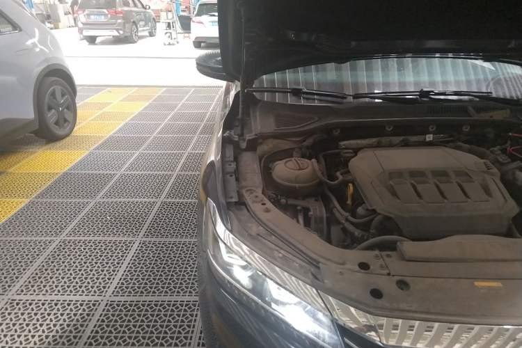 Used Volkswagen Passat 2021 330TSI Luxury Edition Engine Bay Right