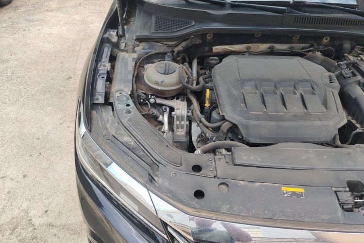 Used Volkswagen Passat 2021 330TSI Luxury Edition Engine Bay Right