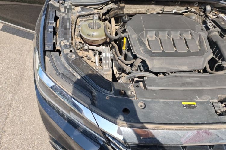 Used Volkswagen Passat 2021 330TSI Luxury Edition Engine Bay Right