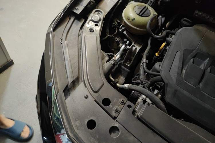 Used Volkswagen Passat 2021 330TSI Luxury Edition Engine Bay Right