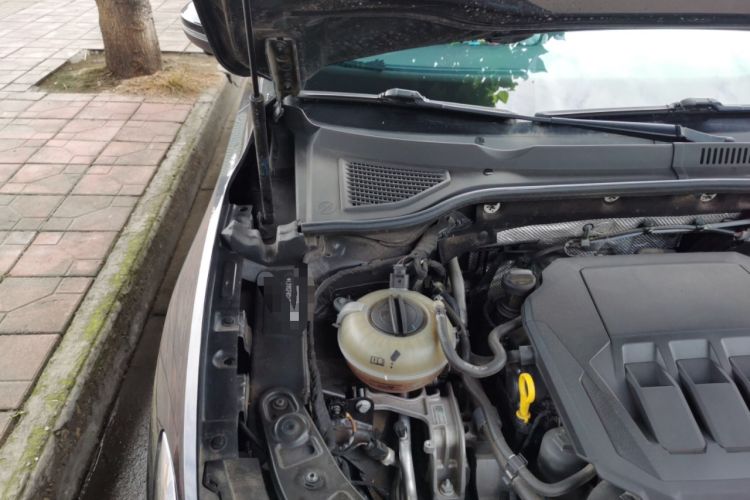 Used Volkswagen Passat 2021 330TSI Luxury Edition Engine Bay Right