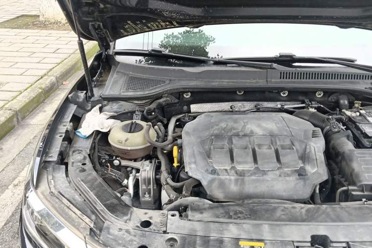 Used Volkswagen Passat 2021 330TSI Luxury Edition Engine Bay Right