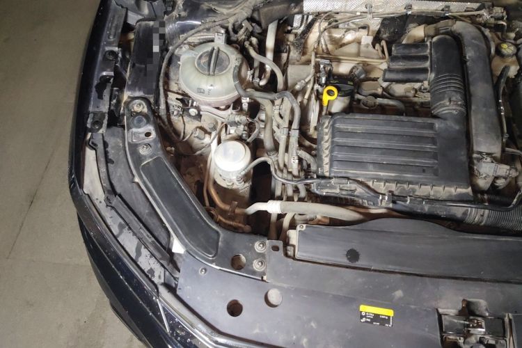 Used Volkswagen Passat  Engine Bay Right