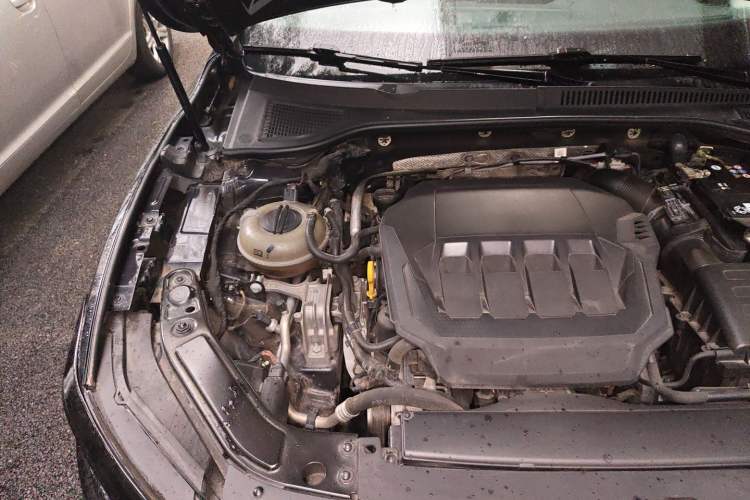 Used Volkswagen Passat 2021 330TSI Luxury Edition Engine Bay Right