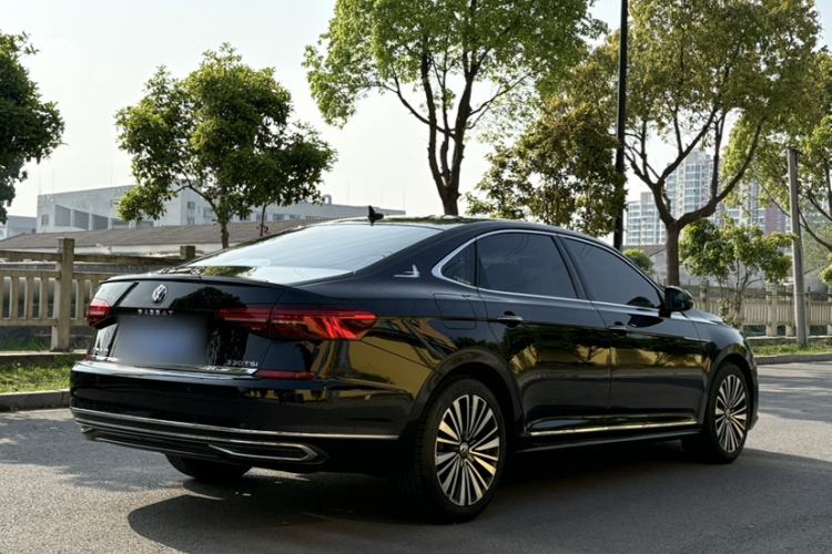 Used Volkswagen Passat 2021 330TSI Luxury Edition Exterior 2