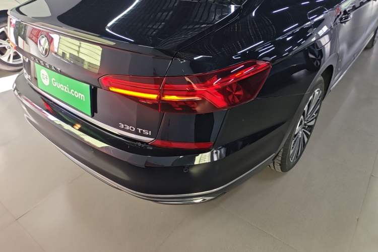 Used Volkswagen Passat 2021 330TSI Luxury Edition Exterior 3