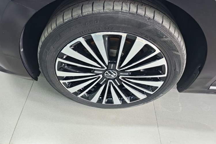 Used Volkswagen Passat 2021 330TSI Luxury Edition Exterior 4