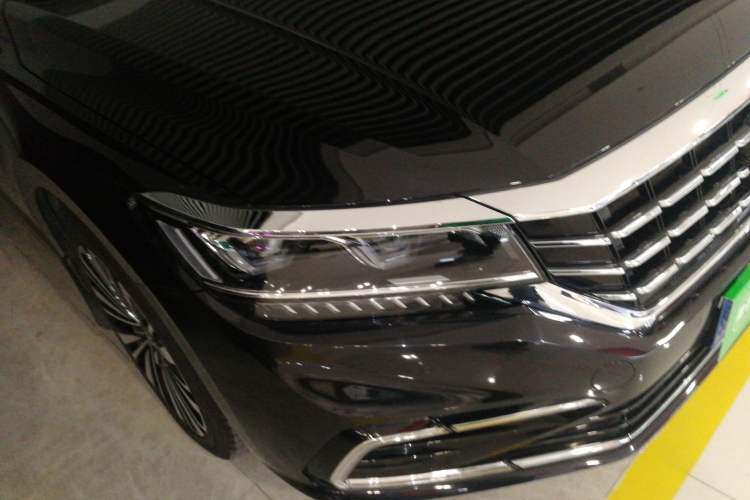 Used Volkswagen Passat 2021 330TSI Luxury Edition Exterior 4