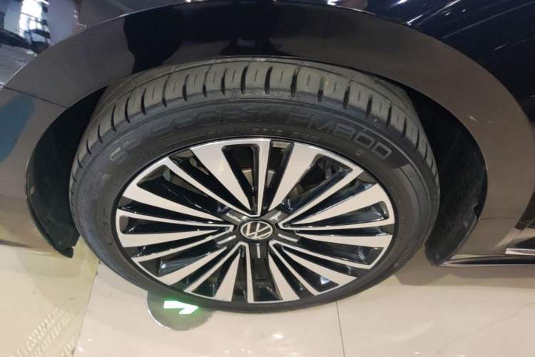 Used Volkswagen Passat 2021 330TSI Luxury Edition Exterior 4