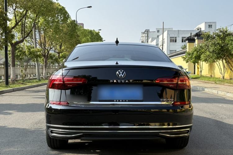 Used Volkswagen Passat 2021 330TSI Luxury Edition Exterior 4