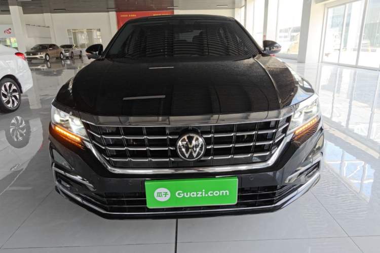 Used Volkswagen Passat 2021 330TSI Luxury Edition Front
