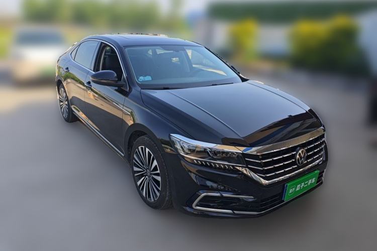 Used Volkswagen Passat 2021 330TSI Luxury Edition Front Right 45 Deg