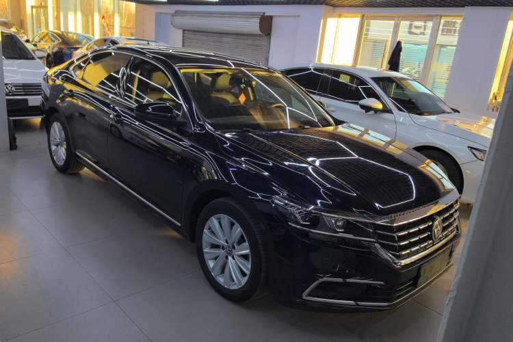 Used Volkswagen Passat 2021 330TSI Elite Edition Front Right 45 Deg