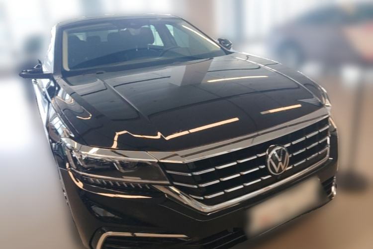 Used Volkswagen Passat 2021 330TSI Luxury Edition Front Right 45 Deg