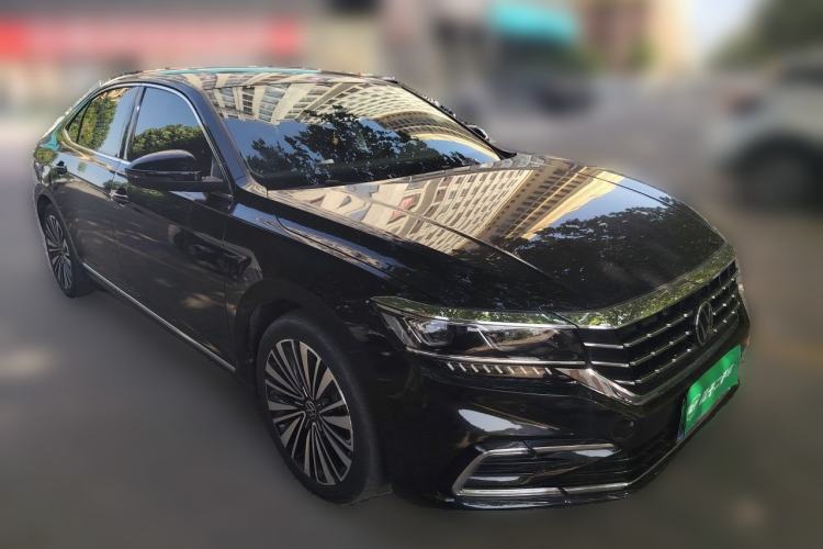 Used Volkswagen Passat 2021 330TSI Luxury Edition Front Right 45 Deg