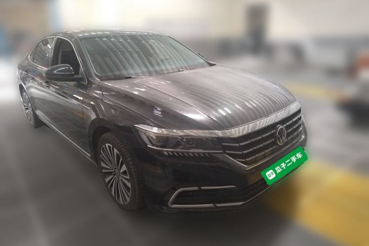 Used Volkswagen Passat 2021 330TSI Luxury Edition Front Right 45 Deg