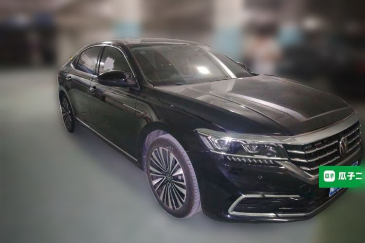 Used Volkswagen Passat 2021 330TSI Luxury Edition Front Right 45 Deg