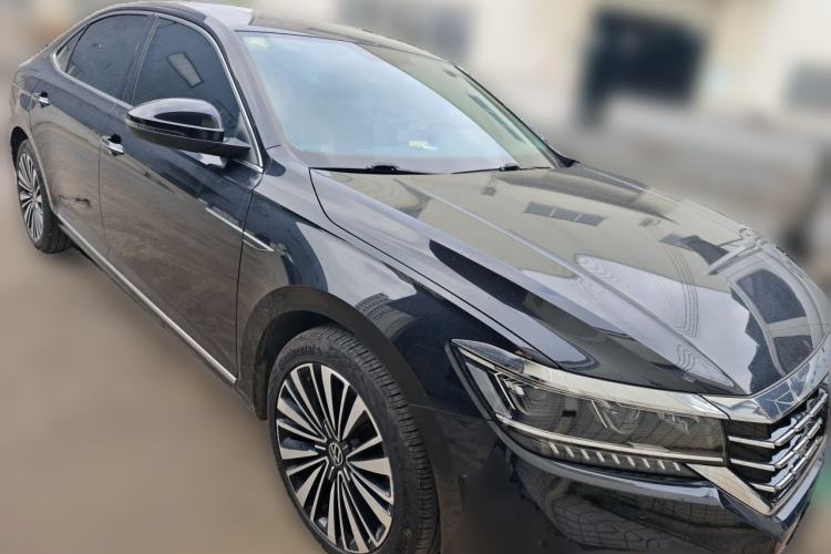 Used Volkswagen Passat 2021 330TSI Luxury Edition Front Right 45 Deg