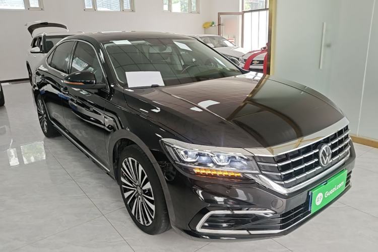 Used Volkswagen Passat 2021 330TSI Luxury Edition Front Right 45 Deg