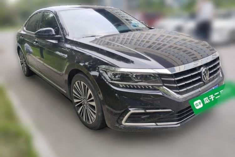 Used Volkswagen Passat 2021 330TSI Luxury Edition Front Right 45 Deg