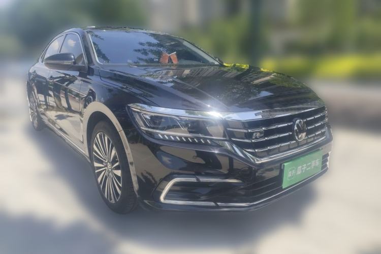 Used Volkswagen Passat 2021 330TSI Luxury Edition Front Right 45 Deg