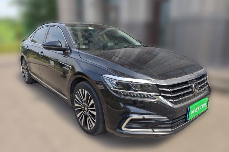 Used Volkswagen Passat 2021 330TSI Luxury Edition Front Right 45 Deg