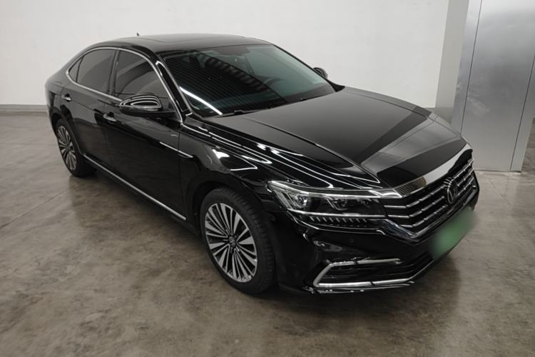 Used Volkswagen Passat 2021 330TSI Luxury Edition Front Right 45 Deg