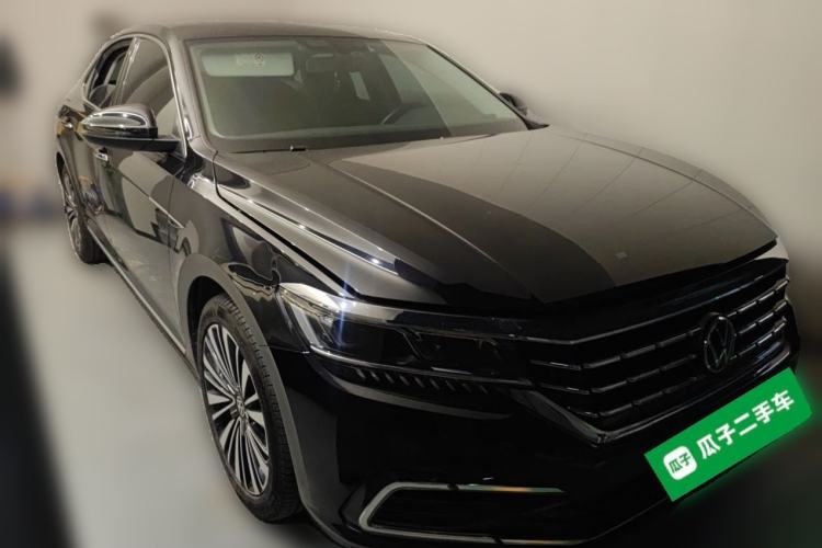 Used Volkswagen Passat 2021 330TSI Luxury Edition Front Right 45 Deg
