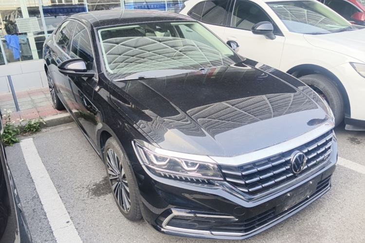 Used Volkswagen Passat 2021 380TSI Flagship Edition Front Right 45 Deg