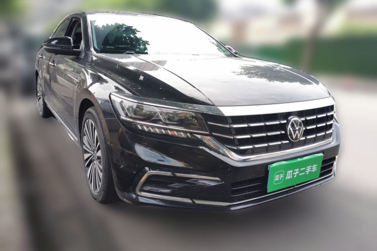Used Volkswagen Passat 2021 330TSI Luxury Edition Front Right 45 Deg