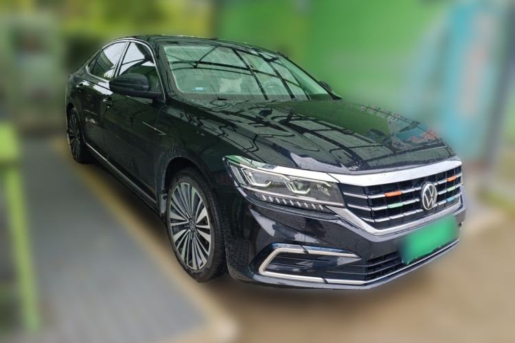 Used Volkswagen Passat 2021 330TSI Luxury Edition Front Right 45 Deg