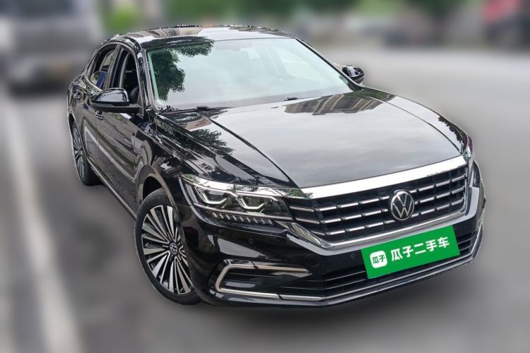 Used Volkswagen Passat 2021 330TSI Luxury Edition Front Right 45 Deg