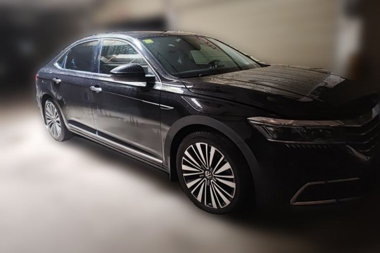 Used Volkswagen Passat 2021 330TSI Luxury Edition Front Right 45 Deg