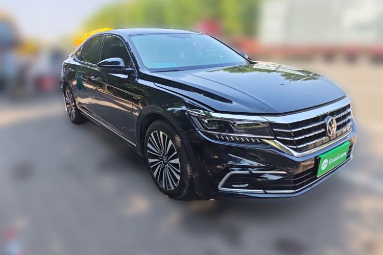 Used Volkswagen Passat 2021 330TSI Luxury Edition Front Right 45 Deg