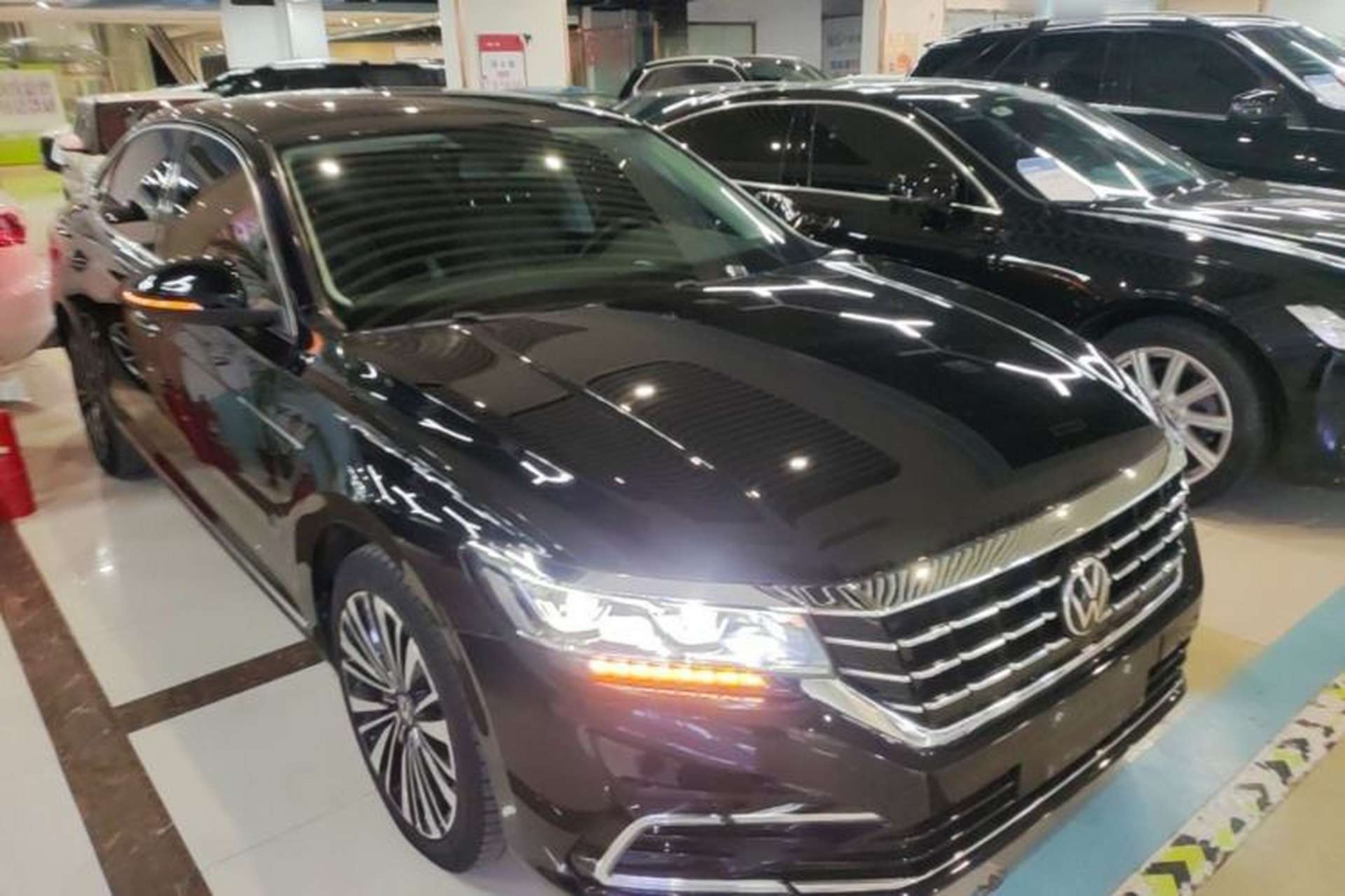 Used Volkswagen Passat 2021 330TSI Luxury Edition Front Right 45 Deg