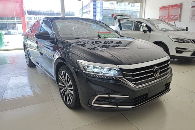 Used Volkswagen Passat 2021 330TSI Luxury Edition Front Right 45 Deg
