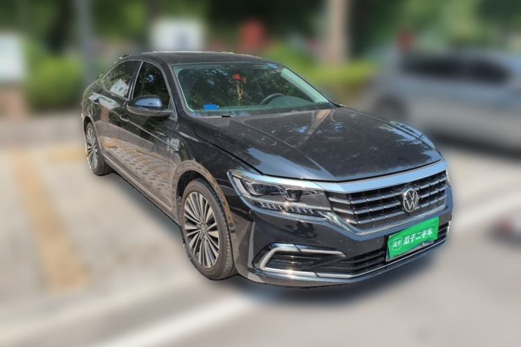 Used Volkswagen Passat 2021 330TSI Luxury Edition Front Right 45 Deg