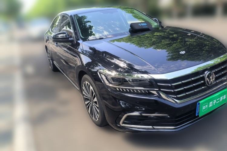 Used Volkswagen Passat 2021 330TSI Luxury Edition Front Right 45 Deg