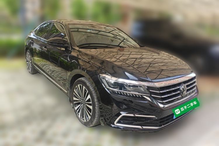 Used Volkswagen Passat 2021 330TSI Luxury Edition Front Right 45 Deg