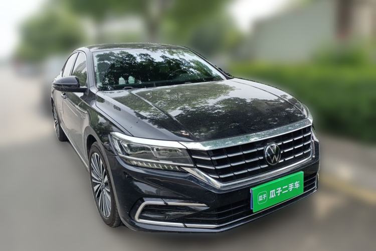 Used Volkswagen Passat 2021 330TSI Luxury Edition Front Right 45 Deg