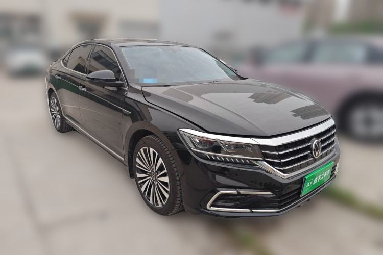 Used Volkswagen Passat 2021 330TSI Luxury Edition Front Right 45 Deg
