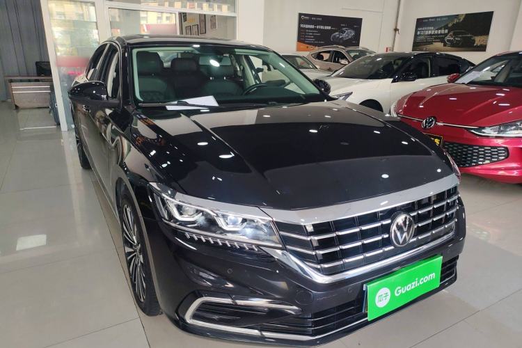 Used Volkswagen Passat 2021 330TSI Luxury Edition Front Right 45 Deg